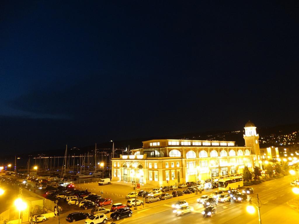 Piazza Venezia Le Camere Trieste Exterior foto